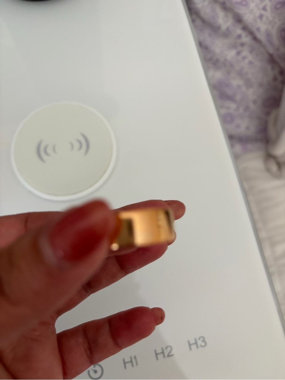 Oura Ring 4 size 6 Rose Gold Ring with charging dock - Picture 3 of 3